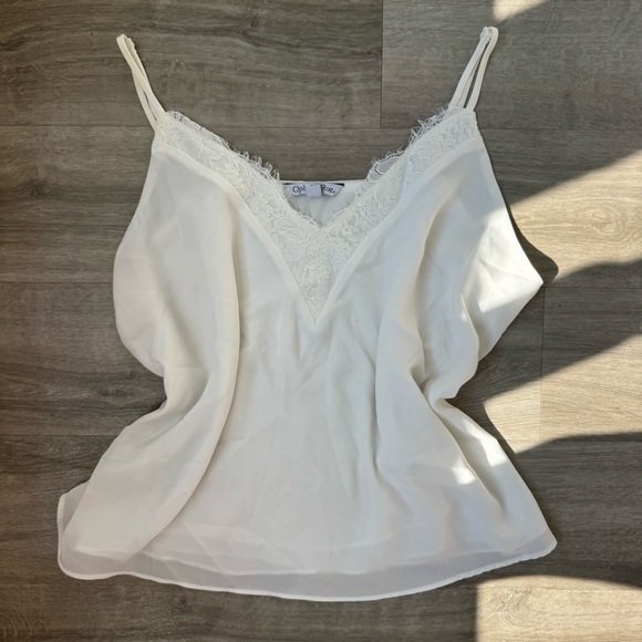 Tops - White Lace Trimmed Top